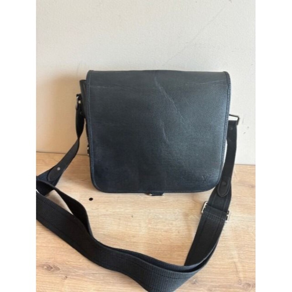 Authentic Louis vuitton black leather crossbody